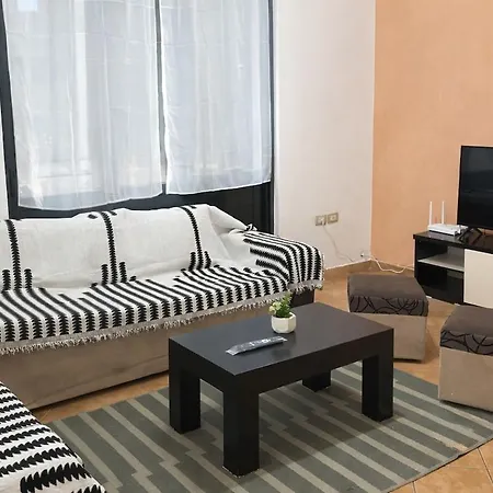 Family Nest 2 Bedroom Astir 20 Min To Airport 公寓 地拉那
