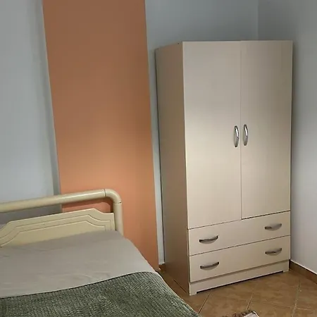 Family Nest 2 Bedroom Astir 20 Min To Airport * 地拉那