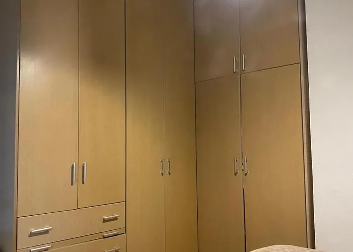 Family Nest 2 Bedroom Astir 20 Min To Airport 地拉那