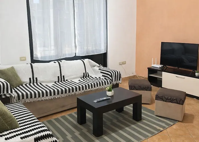 Family Nest 2 Bedroom Astir 20 Min To Airport 公寓 地拉那