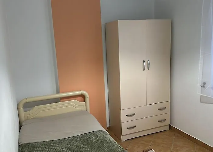 Family Nest 2 Bedroom Astir 20 Min To Airport * 地拉那